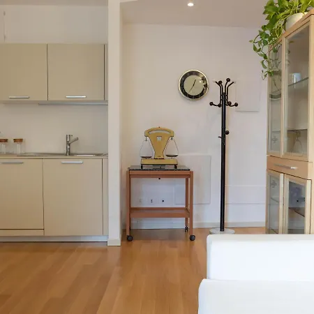 Апартаменты Mamma Ciccia - Italian Balcony Манделло-дель-Ларио