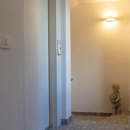 Mamma Ciccia - Italian Balcony * Манделло-дель-Ларио